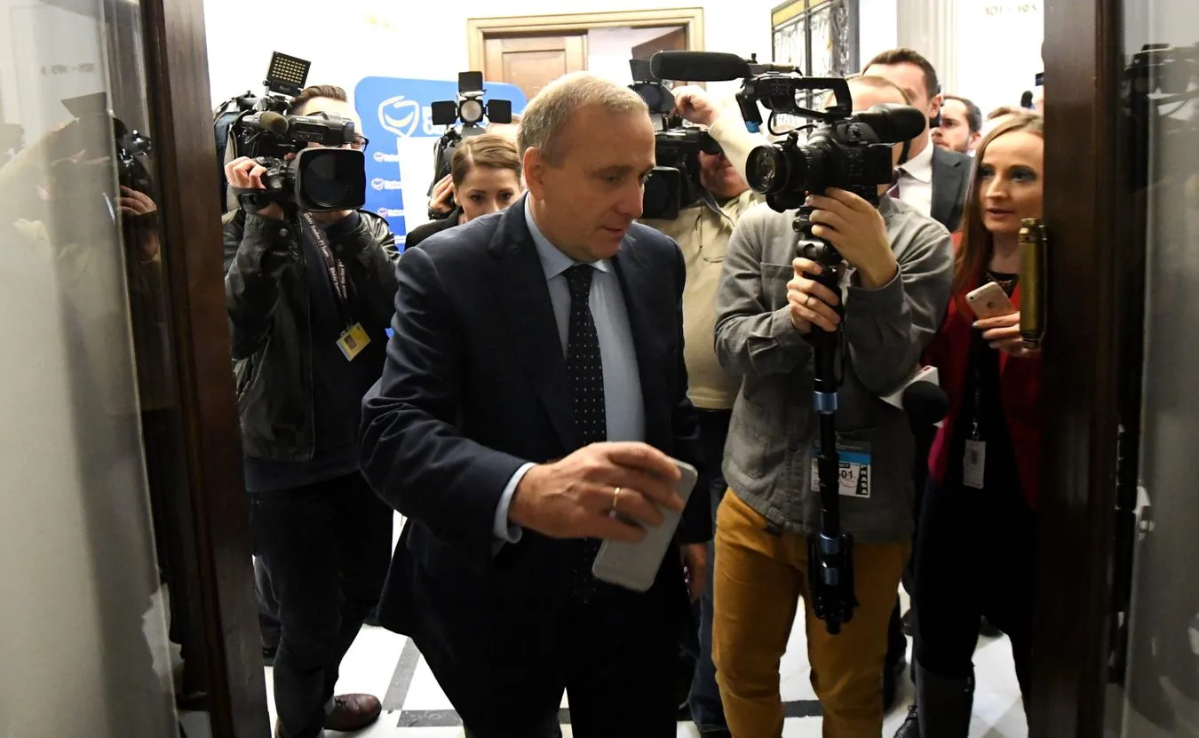 "Wielkie pffff... Nie miał żadnego pomysłu na rozegranie sporu". W klubie PO krytyka pod adresem Schetyny