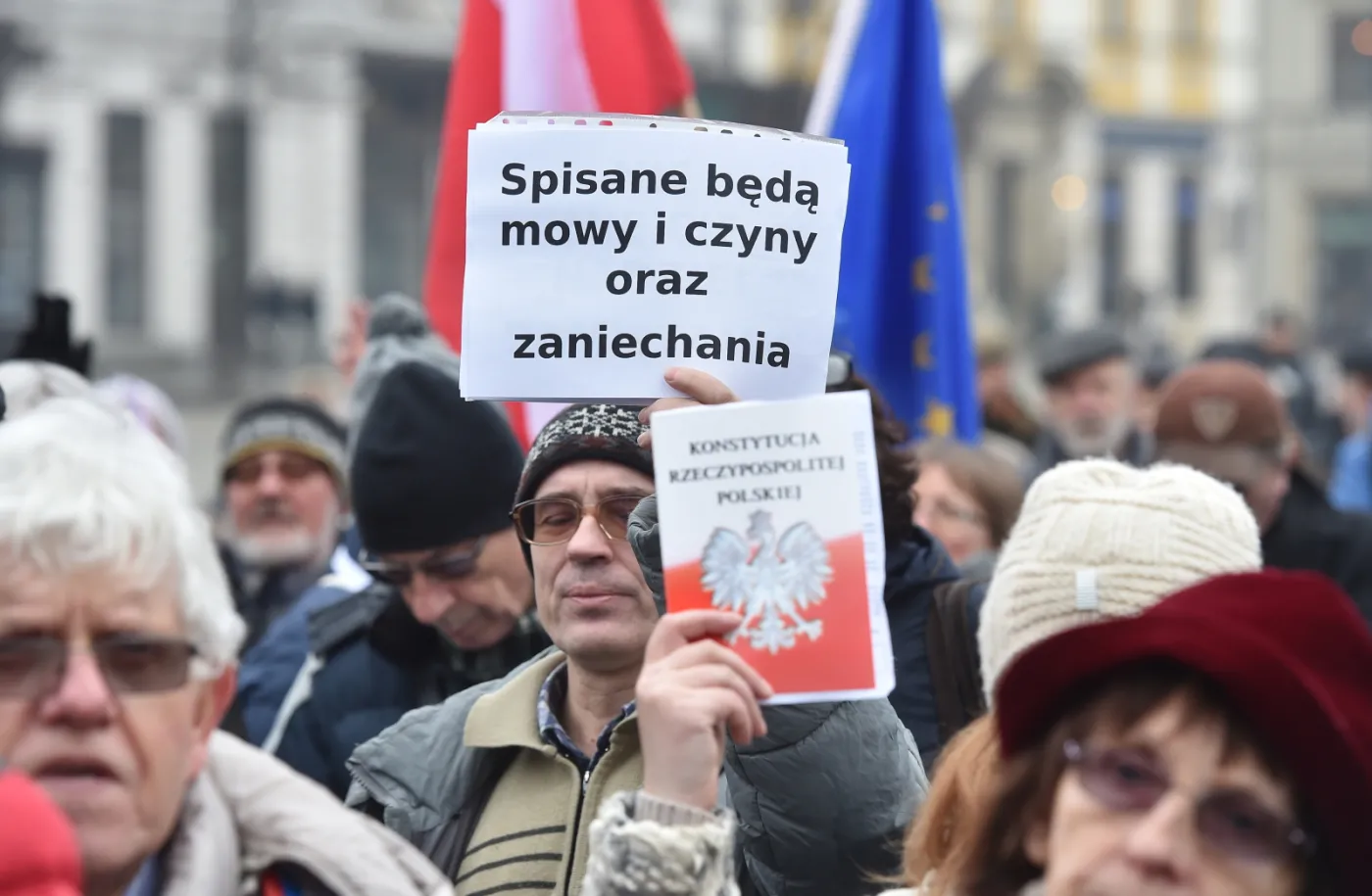 9853734-kod-protestowal.jpg