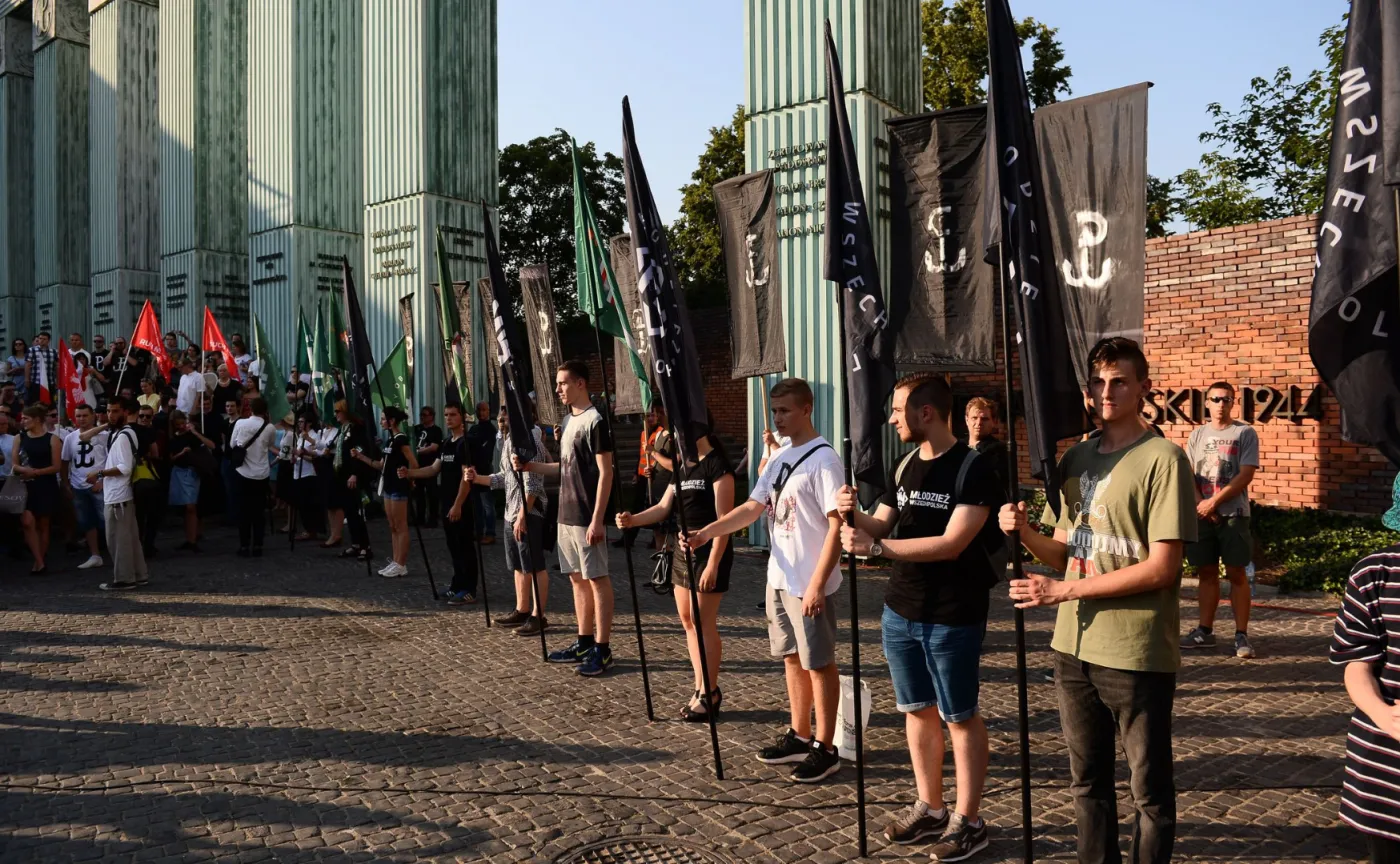 10349283-warta-narodowcow.jpg