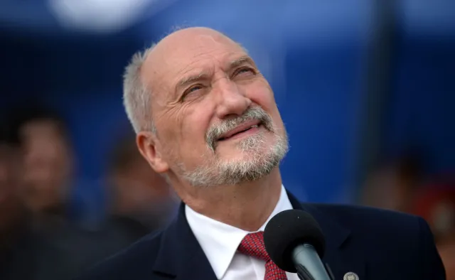 Radomskie Air Show już ruszyło. Szef MON: Chcę, byśmy pamiętali o wielkiej ofierze generała Błasika [ZDJĘCIA]