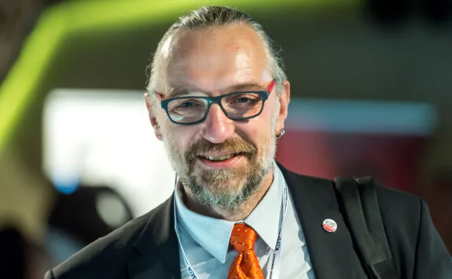 Faktury wystawione, usługi niewykonane. Tuż przed wyborami w KOD ciąg dalszy kłopotów Mateusza Kijowskiego