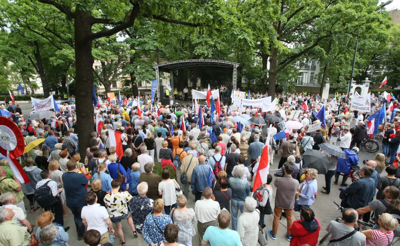 10210206-manifestacja-kod.jpg
