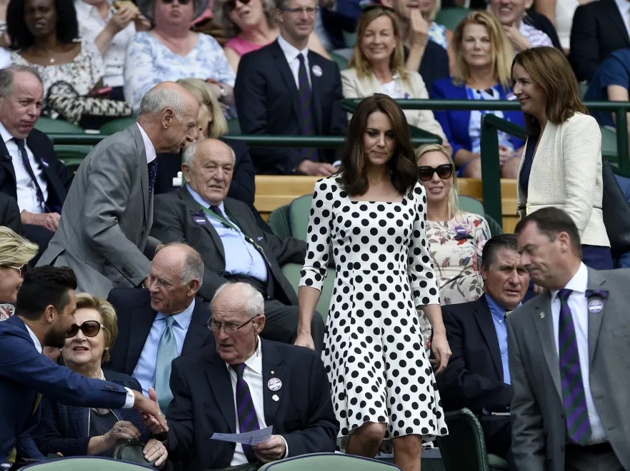 Zagraniczne media zachwycają się nową fryzurą księżnej Kate. Wygląda młodziej? FOTO