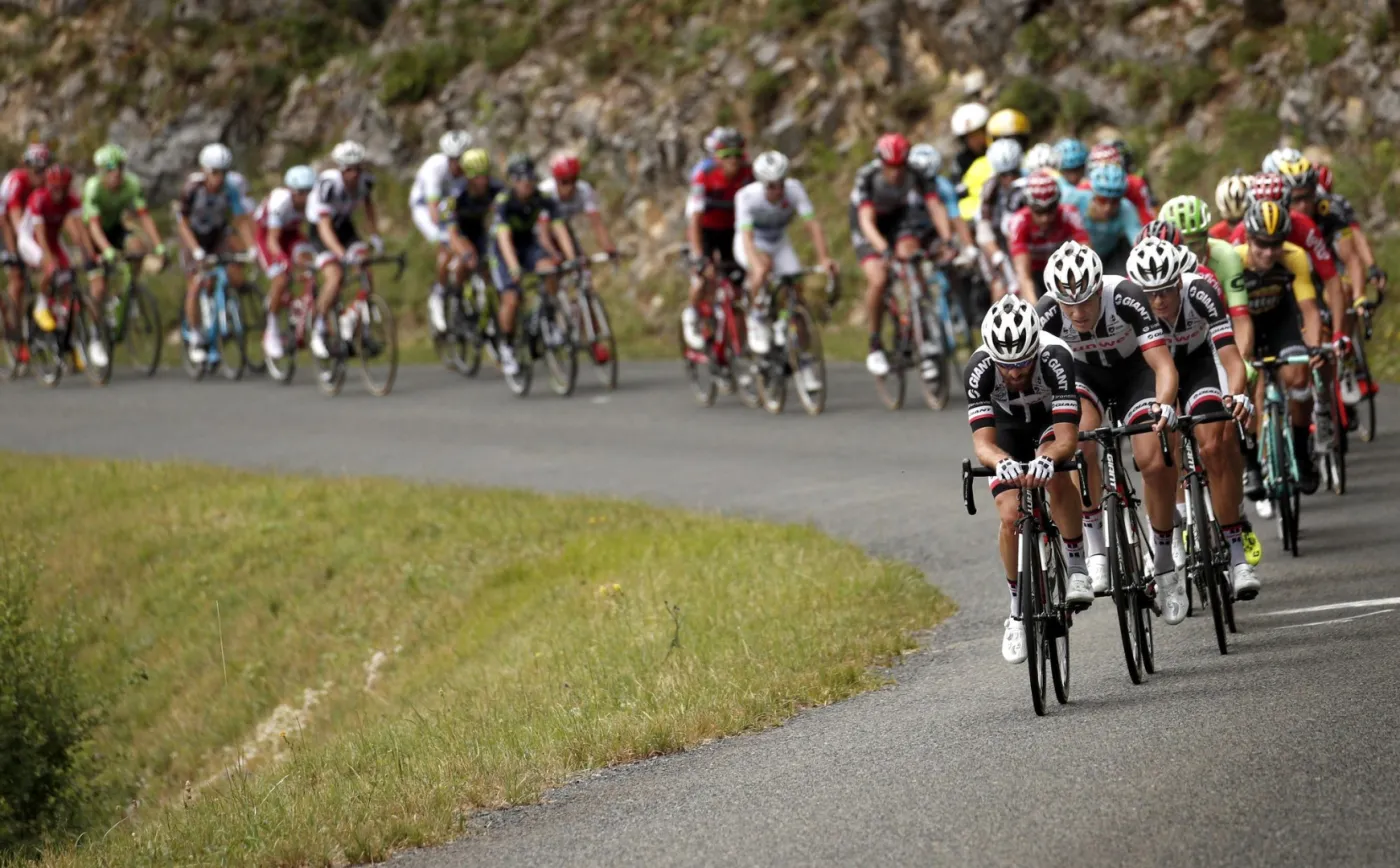 Tour de France: Królewski etap dla Urana. Majka bardzo poobijany po kraksie. Pojedzie dalej?