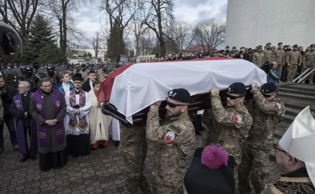 Pogrzeb policjanta zabitego podczas akcji w Wiszni Małej. "Poniósł najwyższą ofiarę, żeby chronić życie innych" [FOTO]