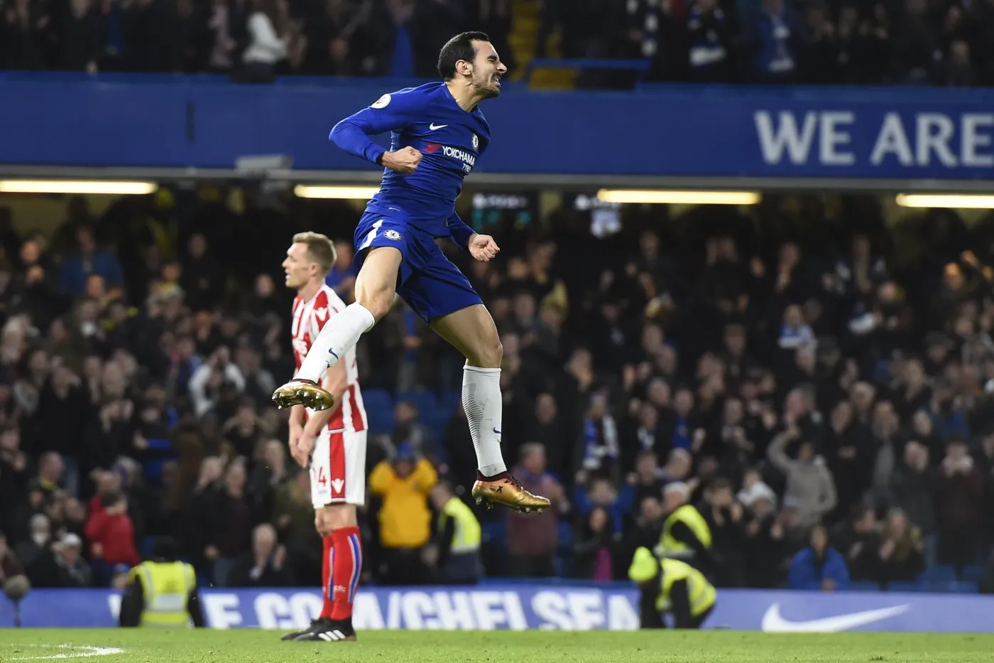 Liga angielska: Chelsea wyprzedziła Manchester United. Lukaku boisko opuścił na noszach i z maską tlenową