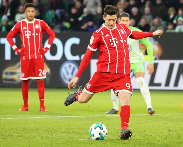 Liga niemiecka: Lewandowski wszedł na 10 min. i w doliczonym czasie gry strzelił zwycięskiego gola