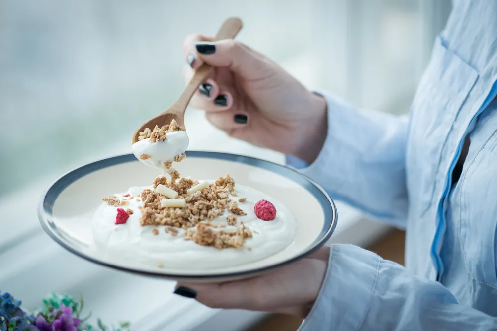 9105274-jogurt-z-muesli.jpg