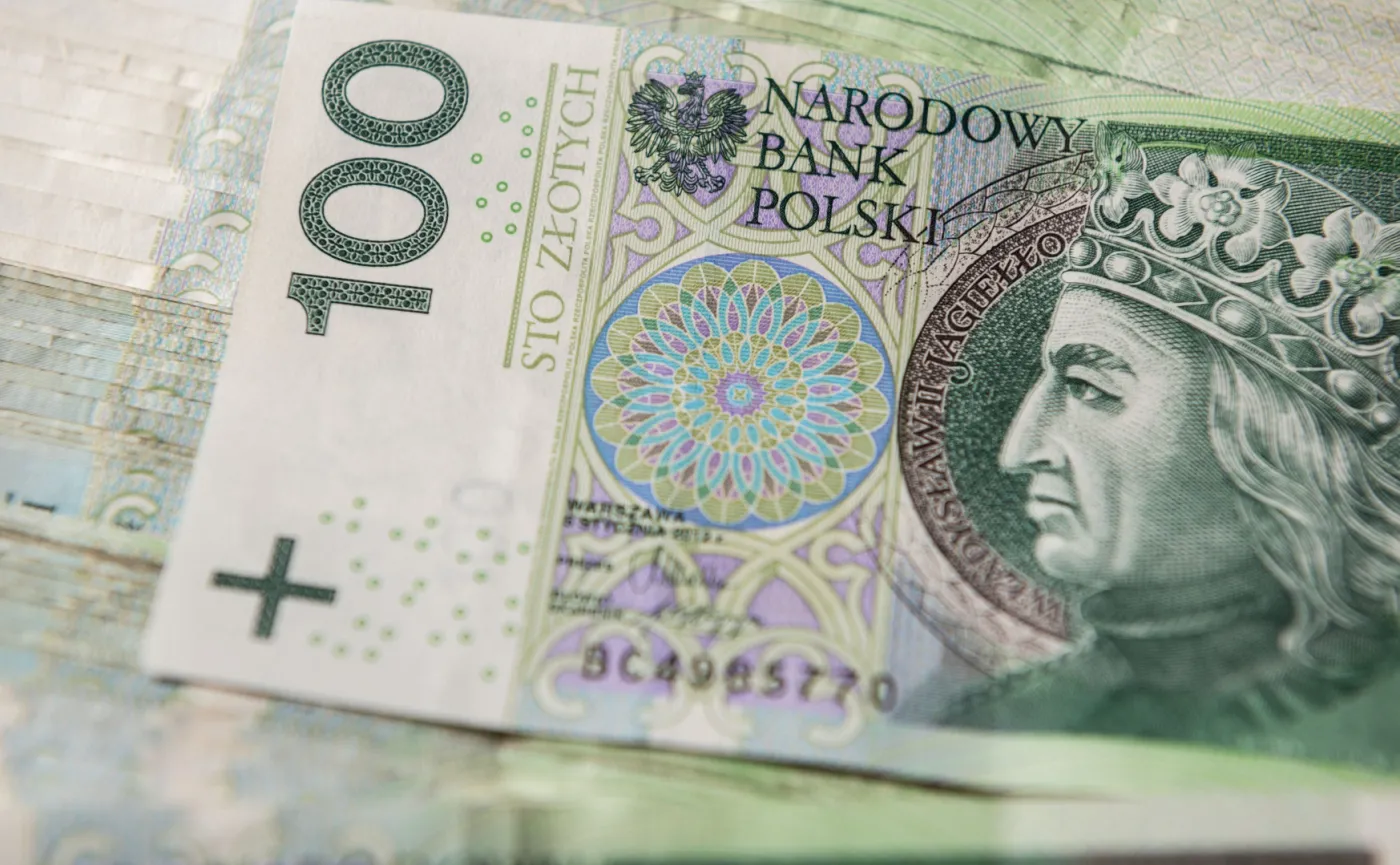 Takimi benefitami PiS walczy o poparcie. Bon 100 000 zł i ewolucja 800 plus. Pakiet świadczeń ma przyciągnąć głosy