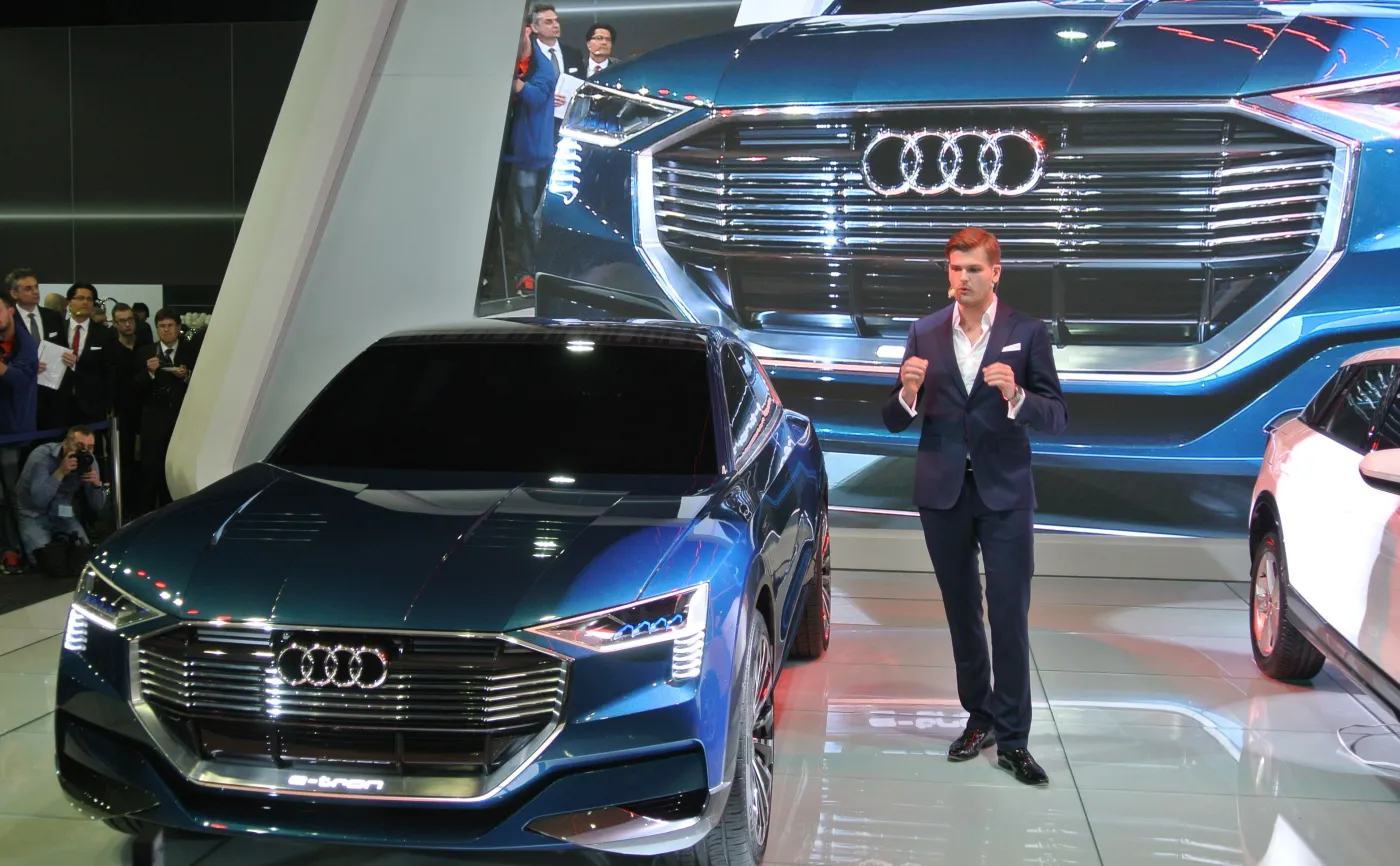 Kamil Łabanowicz prezentuje audi e-tron, które wejdzie do produkcji w 2018 roku