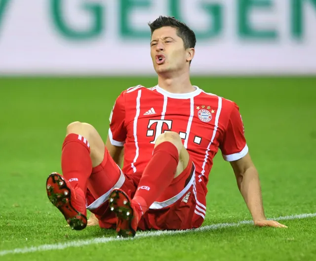 Robert Lewandowski pod opieką lekarzy. Z Urugwajem i Meksykiem może nie zagrać