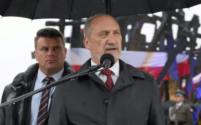 Macierewicz: Z oferty na Patriot wybierzemy to, co nam potrzebne