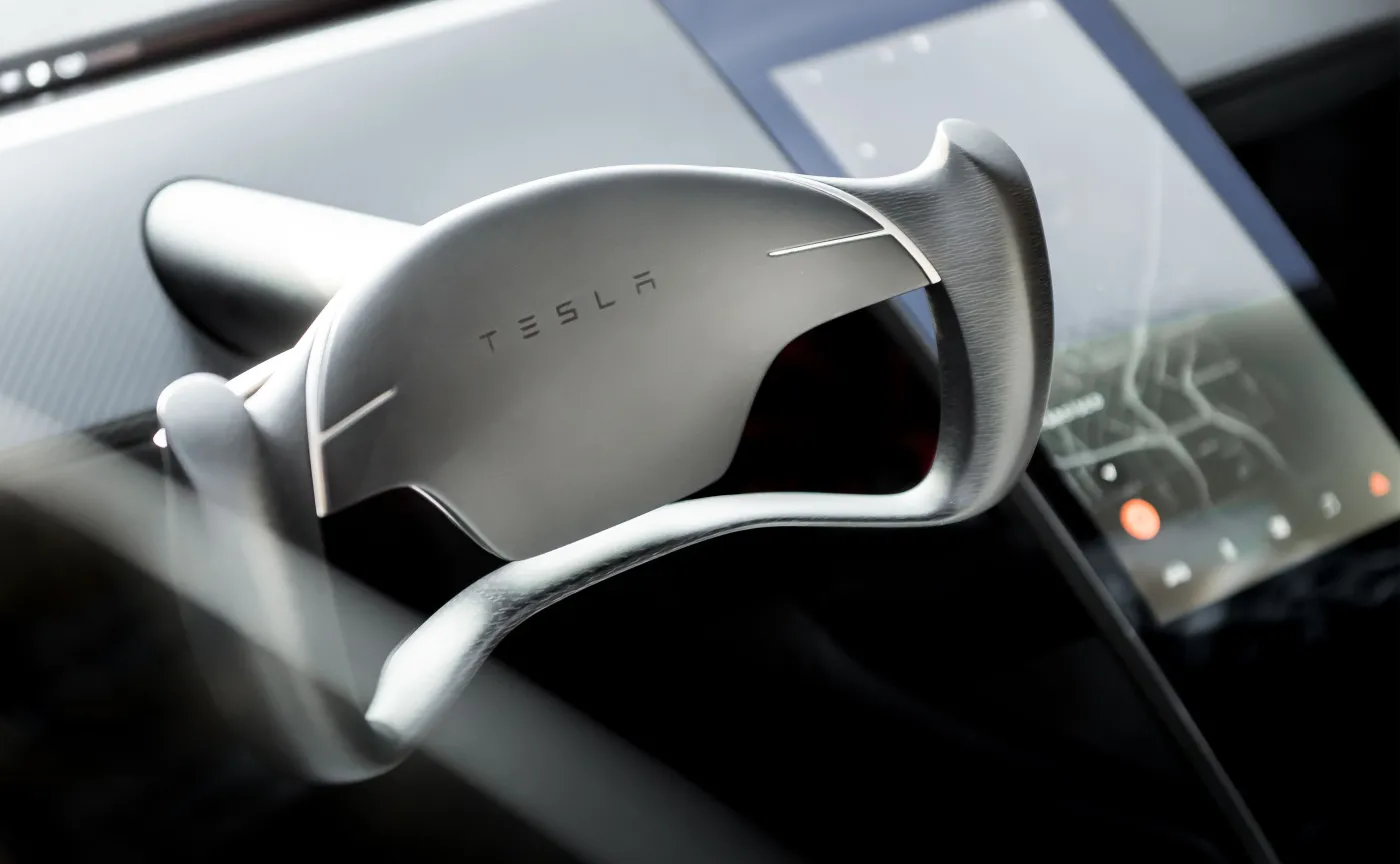 10586146-tesla-roadster.jpg