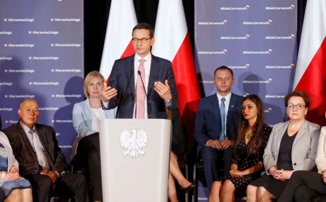 Morawiecki ostrzega przed propagandą "niektórych mediów". Stuhr nie wytrzymał, ostra odpowiedź aktora