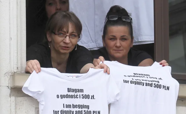 "Solidarne z supermatkami". Przed Sejmem odbyła się manifestacja poparcia dla protestujących