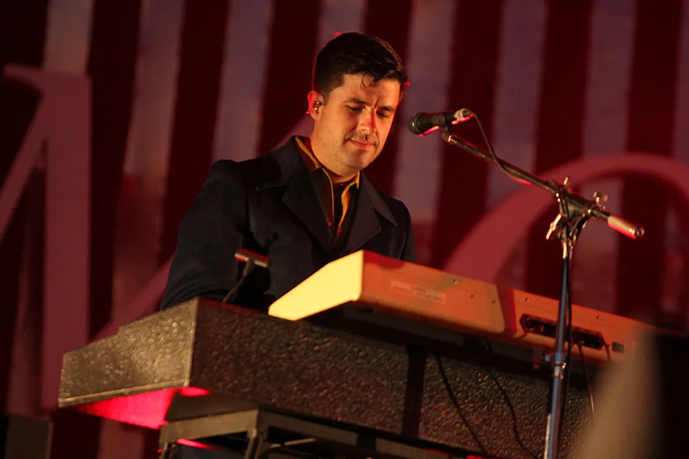 11098733-arctic-monkeys.jpg
