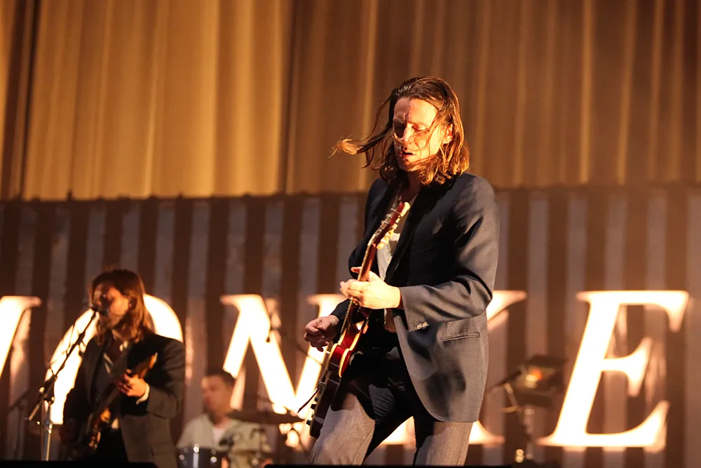 11098764-arctic-monkeys.jpg