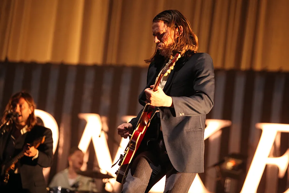 11098797-arctic-monkeys.jpg