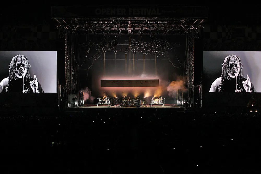 11106223-massive-attack.jpg