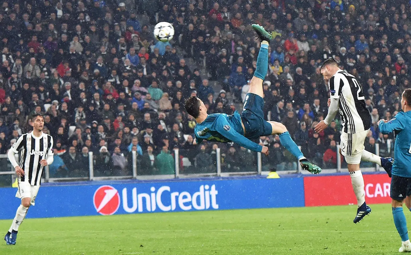 Świat zachwyca się golem Ronaldo. "Z której planety przybyłeś?"