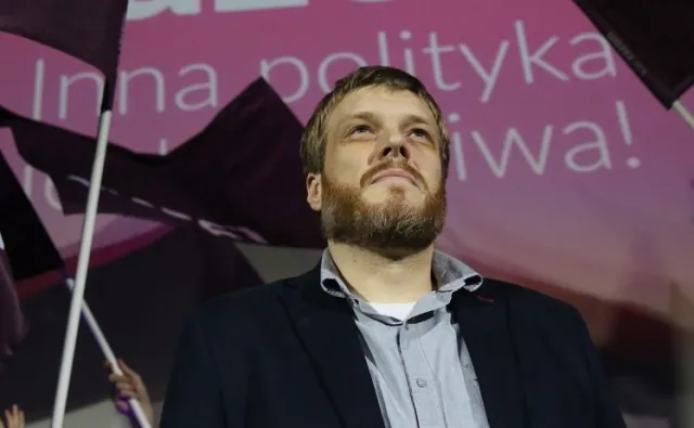 Razem rusza z projektem ustawy skracającej tydzień pracy do 35 godzin. "To jest hańba, że najważniejsze jest prawo do zysku"