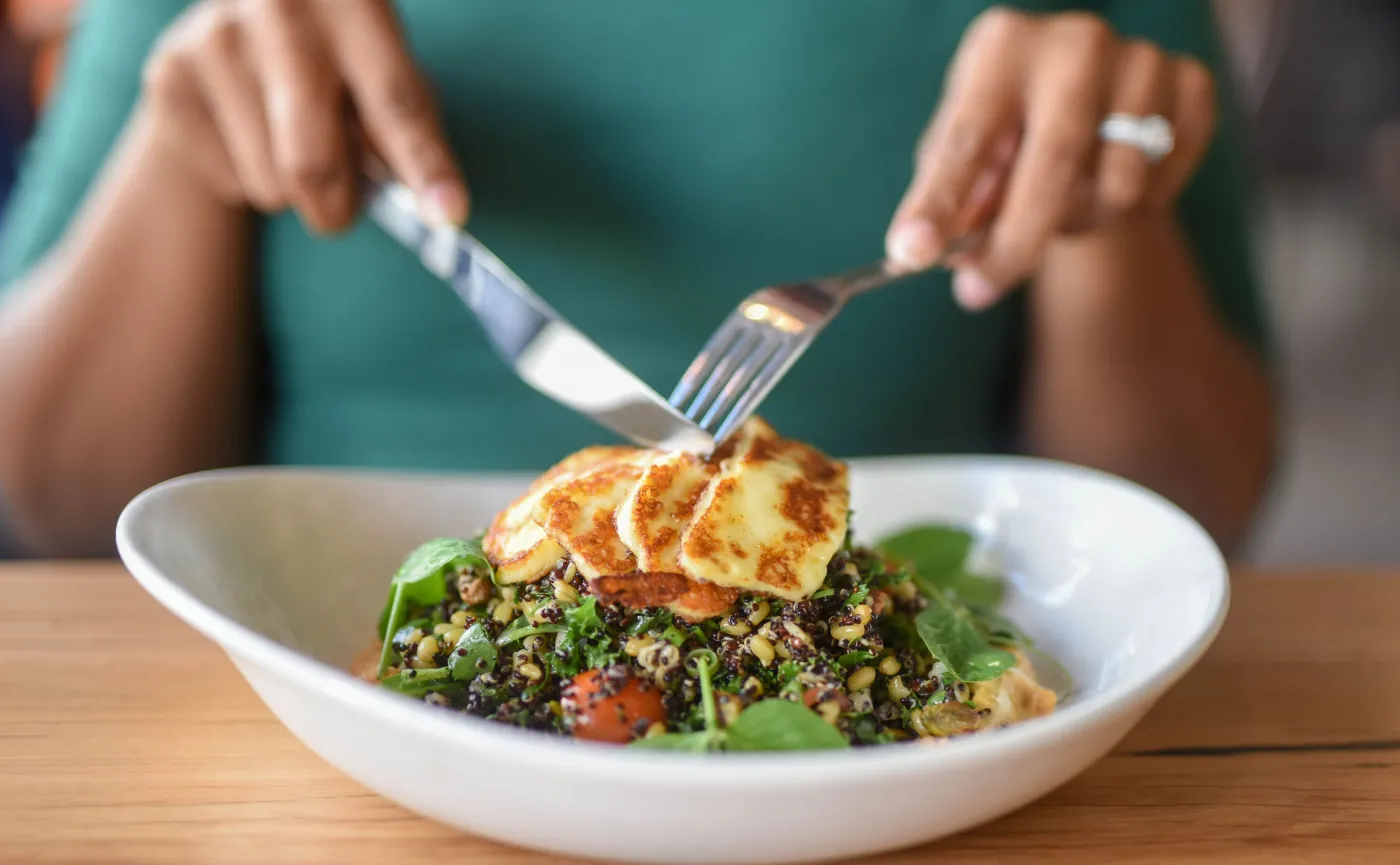 Sałata z  halloumi
