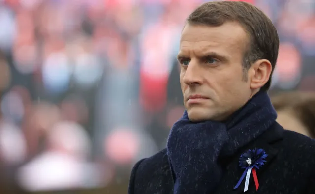 "Le Pen nie zamierza najeżdżać na Polskę". Macron krytykowany za wykorzystanie obchodów do celów politycznych