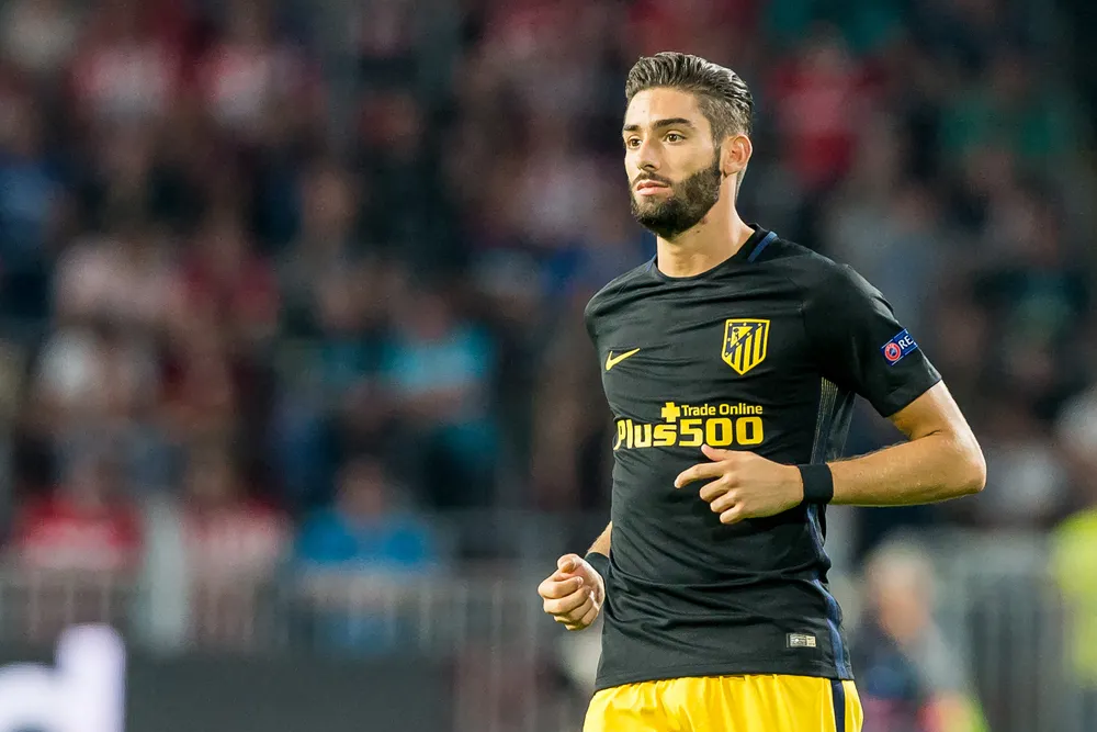 Yannick Carrasco przeprasza kolegę z drużyny za złamanie nosa
