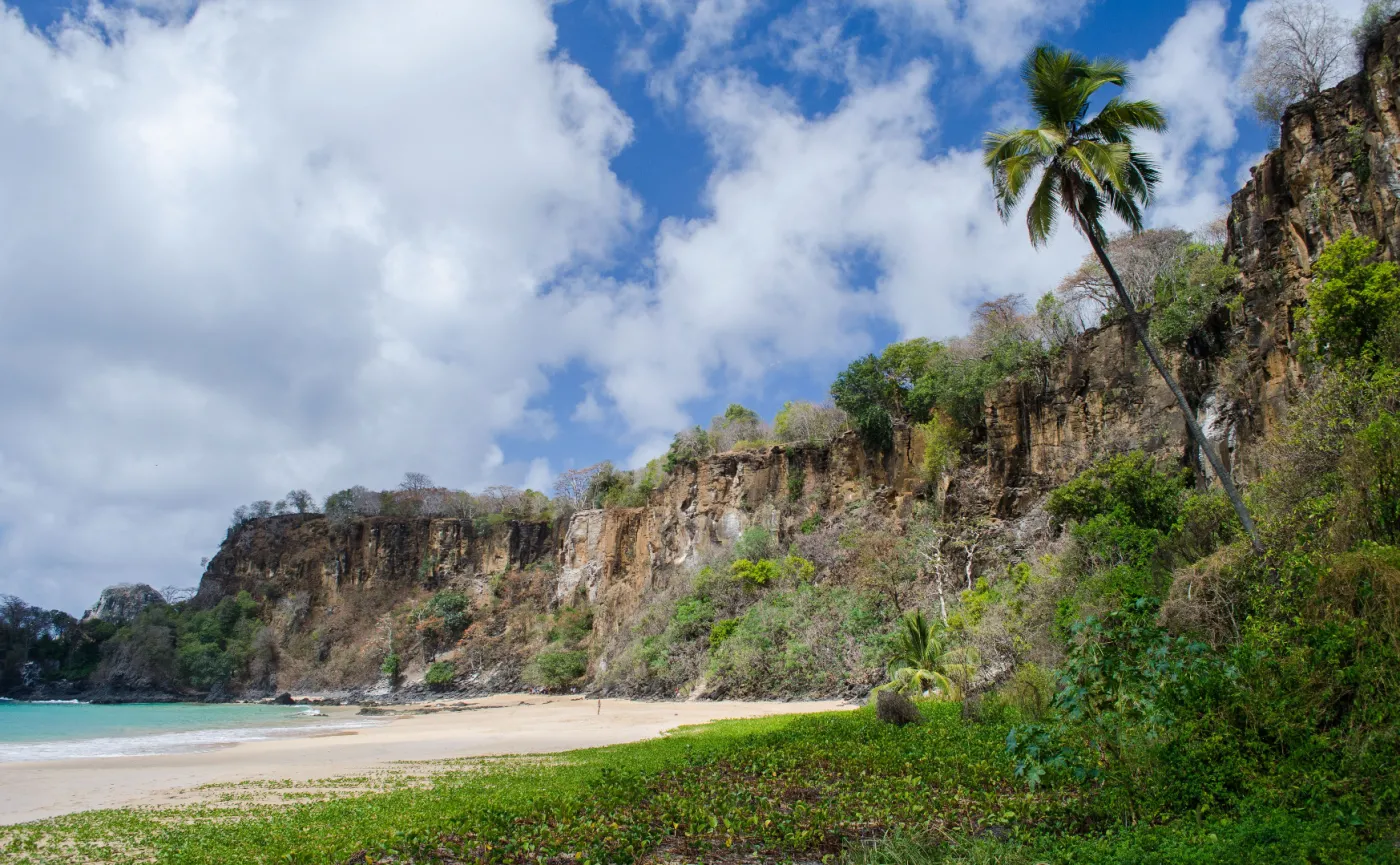 12042226-praia-do-sancho.jpg