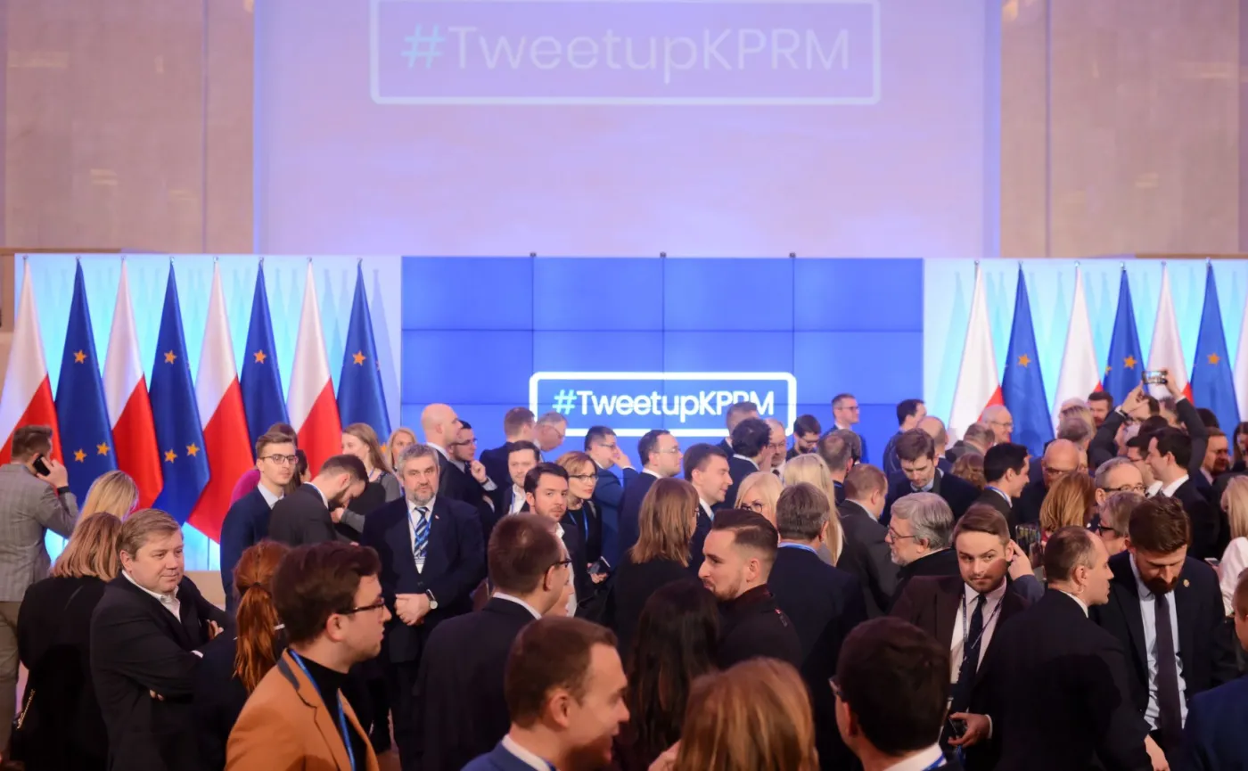 Tweetup w KPRM. Szefowa resortu finansów i premier: Wyniki budżetowe za 2018 są lepsze od planowanych