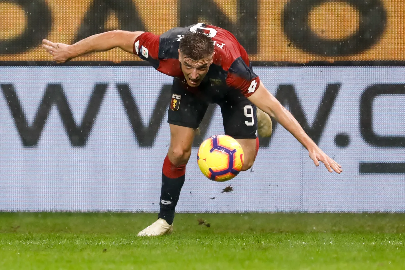 Liga włoska: Piątek rzucony na głęboką wodę. Debiut przeciwko Milikowi i Zielińskiemu