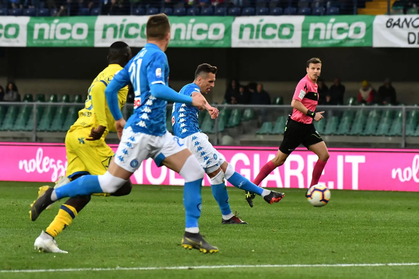 Milik strzelił gola po podaniu Zielińskiego. Napoli wbiło gwóźdź do trumny drużyny Stępińskiego i Jaroszyńskiego [WIDEO]