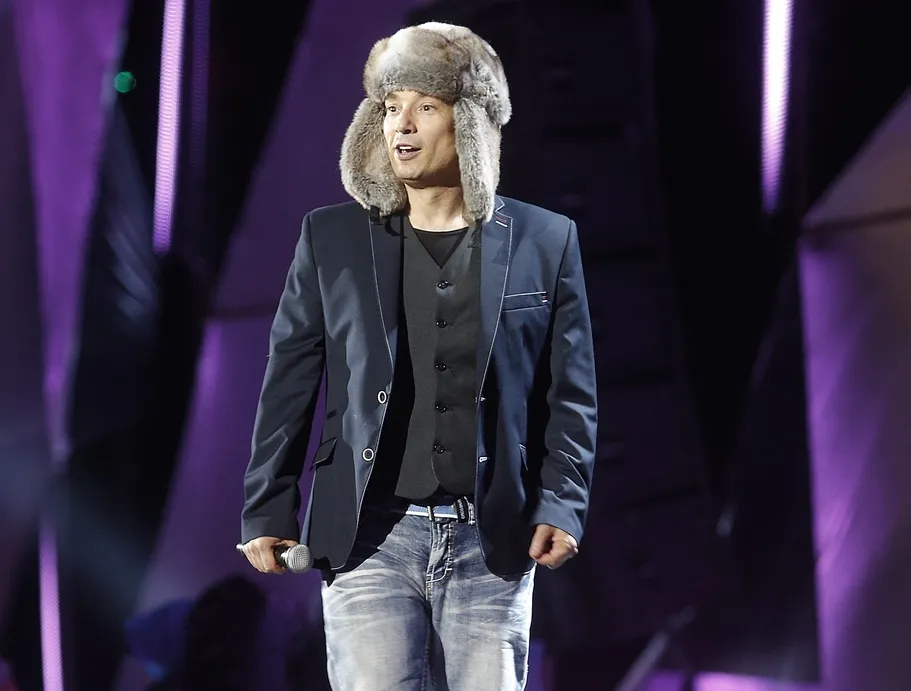 Jacek Stachursky we własnej interpretacji legendarnego przeboju grupy Dżem. Posłuchaj "Kim jestem - jestem sobie"