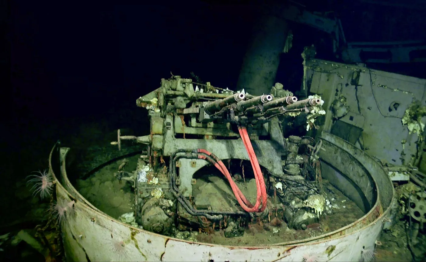 12127827-wrak-uss-hornet.jpeg