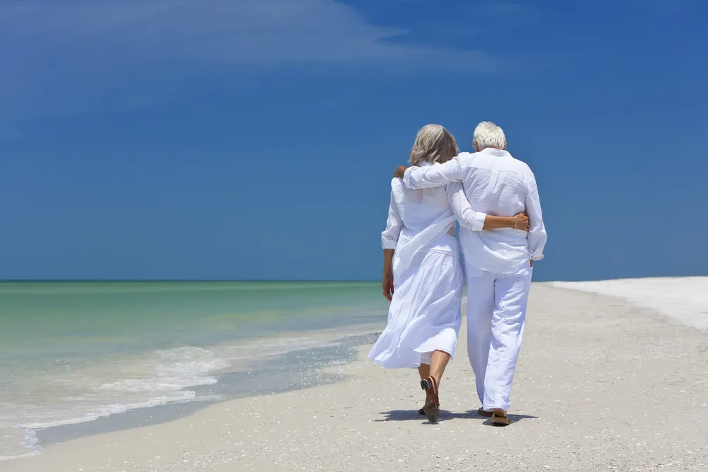 Seniorzy na plaży