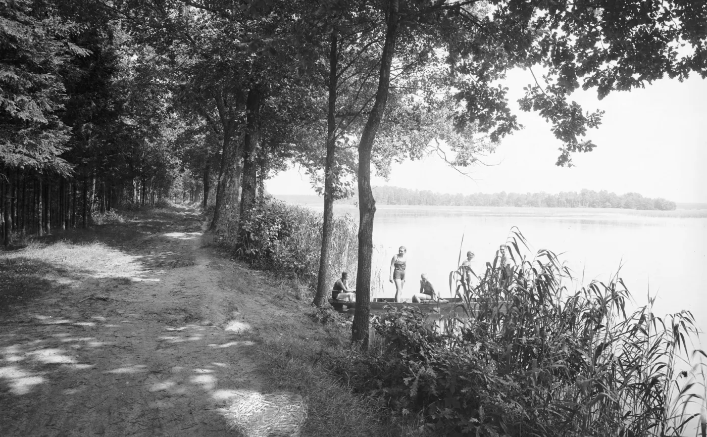 Wakacje w 1939 roku nad jeziorem