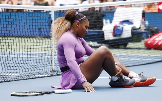 Kontuzja kostki nie przeszkodziła Serenie Williams w awansie do ćwierćfinału US Open