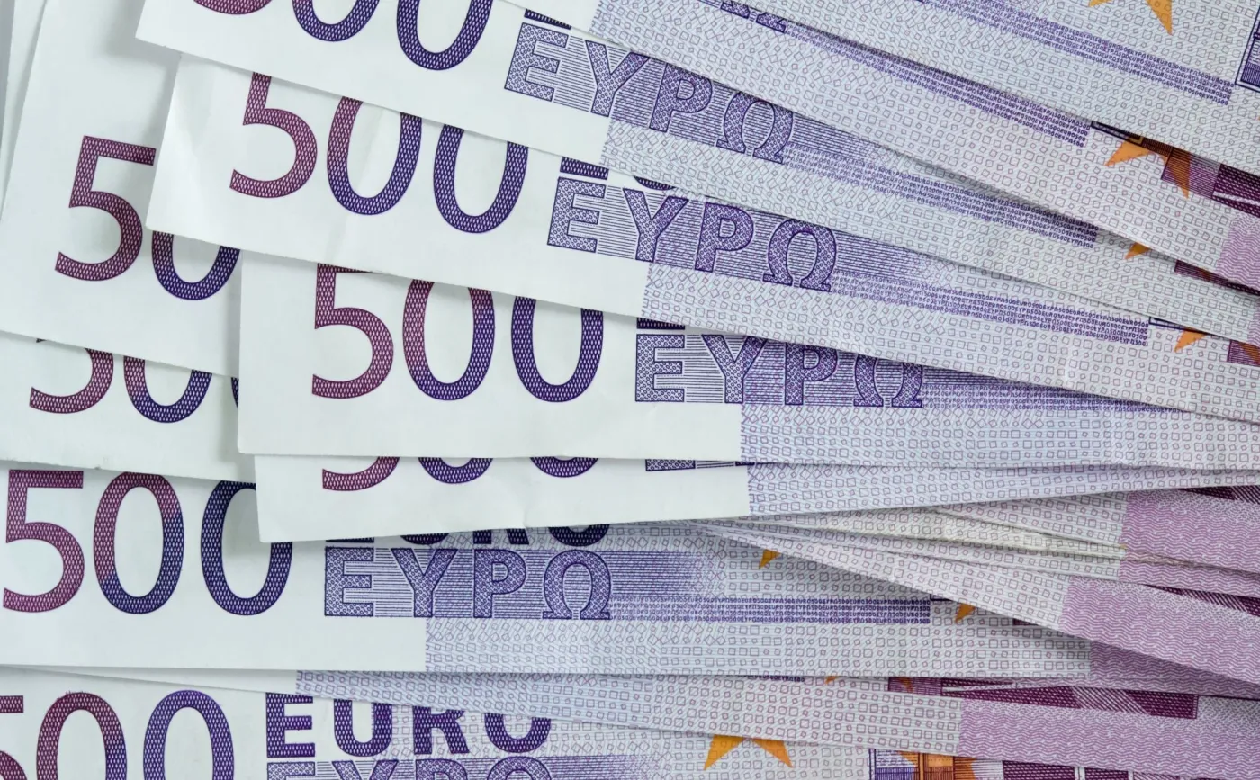 Pięć najlepszych lig w Europie wydało latem 5,5 mld euro na transfery piłkarzy