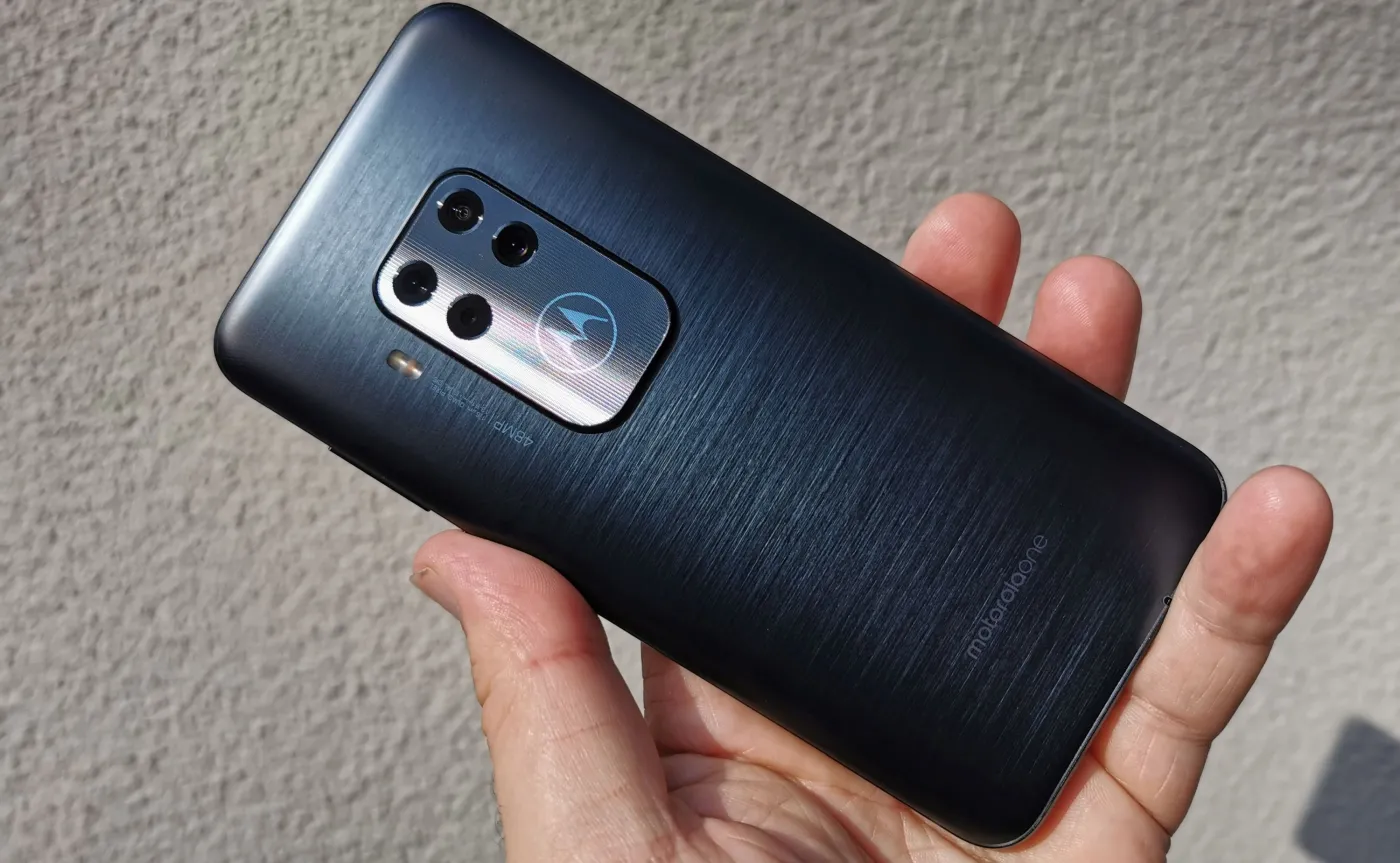 Motorola One Zoom