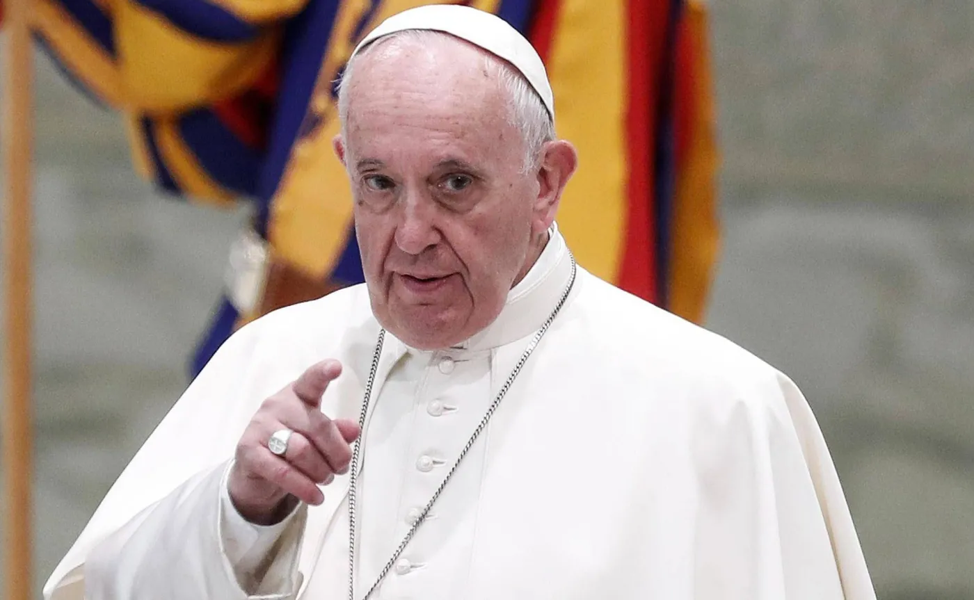 Papież Franciszek: Przykry jest widok nuncjusza w markowych ubraniach