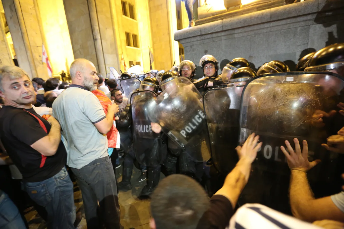 12412107-protesty-w-gruzji.jpg