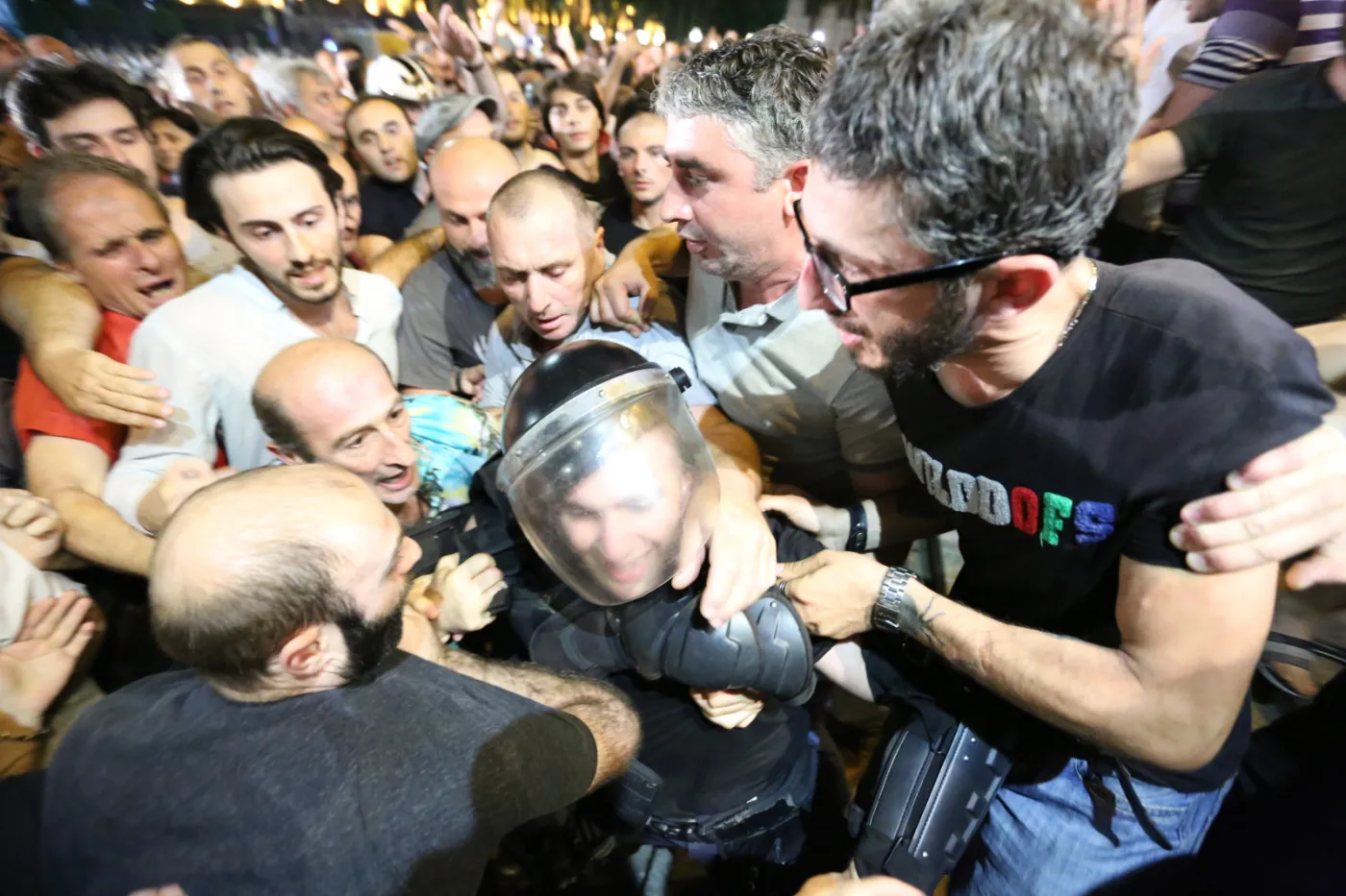 12412139-protesty-w-gruzji.jpg