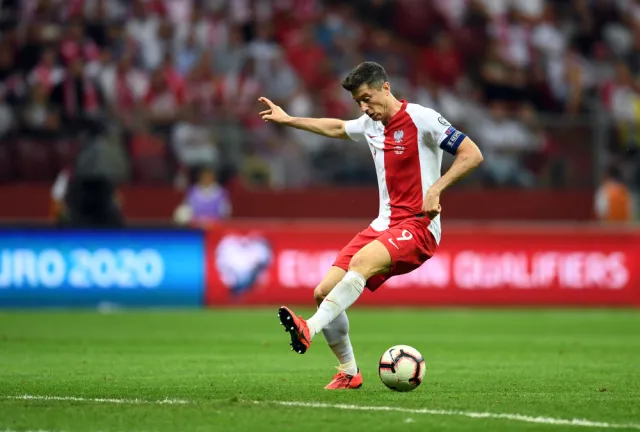 Piłkarze reprezentacji Polski pomagają w akcji "Szlachetna Paczka"