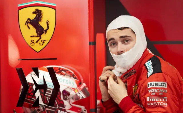 Charles Leclerc za kierownicą... ciężarówki. Został wolontariuszem Czerwonego Krzyża