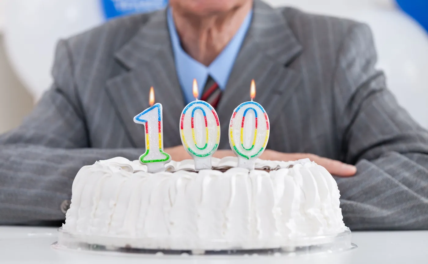 Oni są "niezniszczalni". 90-latkowie lepiej znoszą koronawirusa niż młodsi seniorzy
