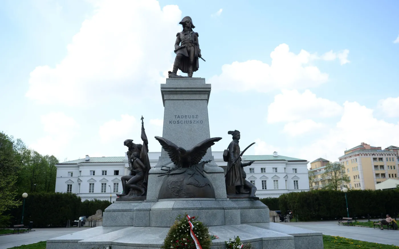 Zdewastowano pomnik Kościuszki w Warszawie. Ratusz zawiadamia policję