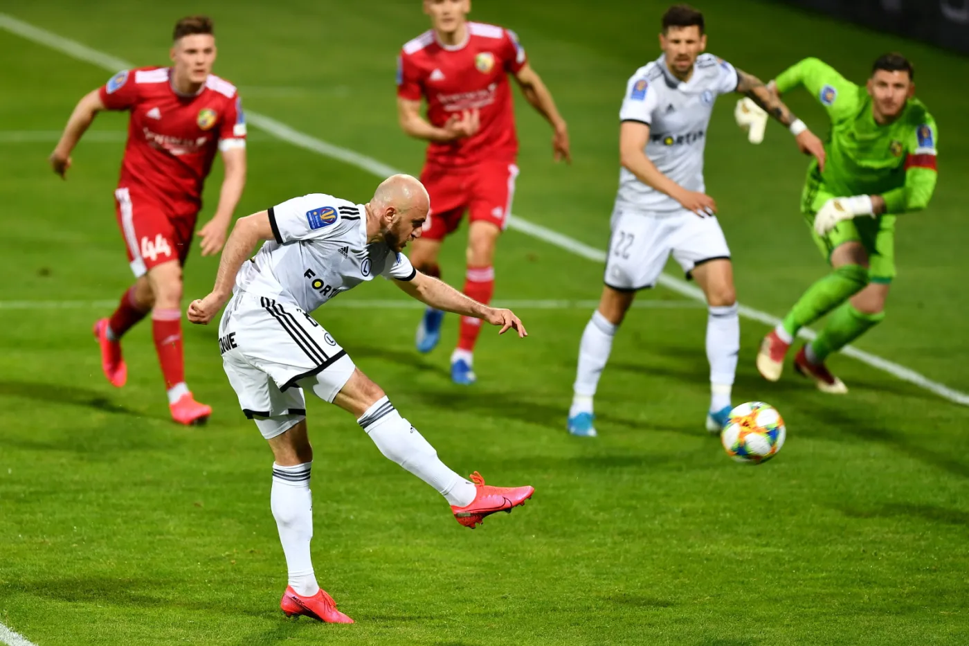 Trener Legii: Czerwona kartka i stracony gol doprowadziły do nerwowej końcówki