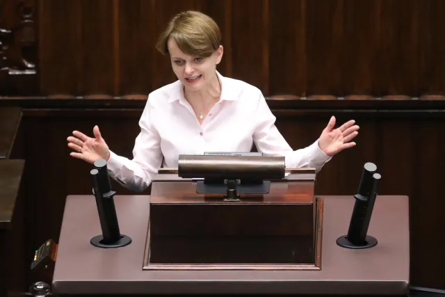 Emilewicz: Nie ma planów powrotu do mrożenia gospodarki