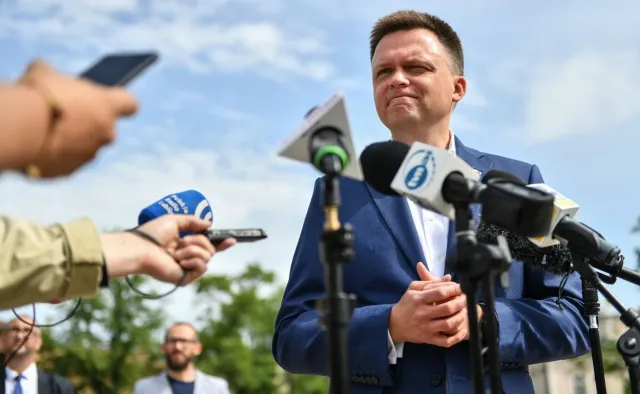 Hołownia: Trzaskowski zebrał milion podpisów, ja milion złotych