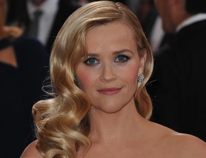 Trudno o większy absurd. Reese Witherspoon pozwana za piękny gest wobec nauczycielek